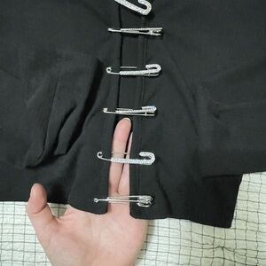 Windsor Cropped Safety Pin Long-sleeve